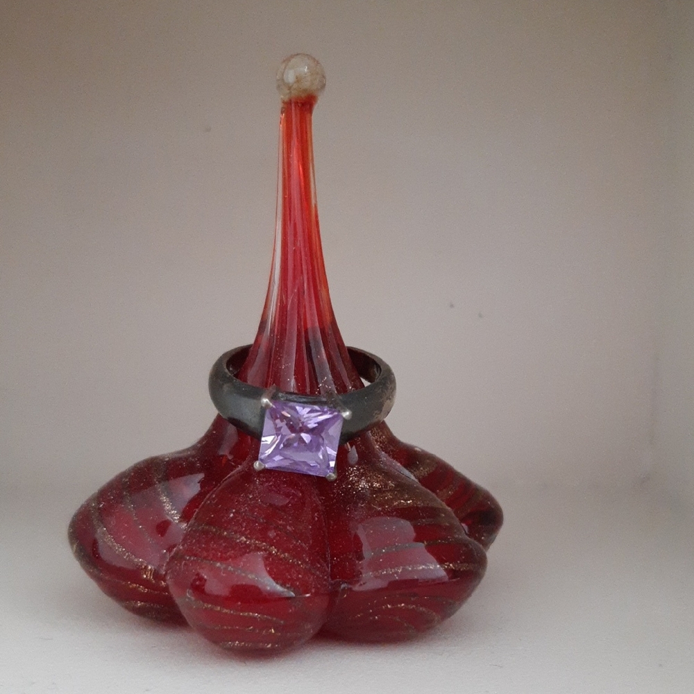 Elegant 925 Ring with Purple stone